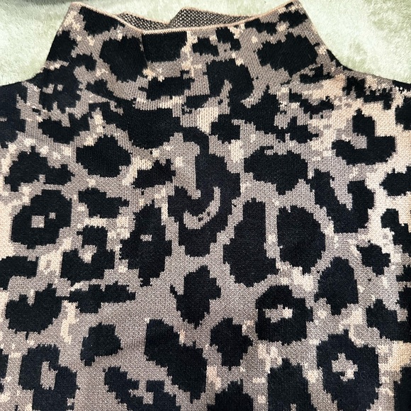 Nicole Miller Women’s Mock Neck Animal Print Sweater XL - Picture 4 of 4